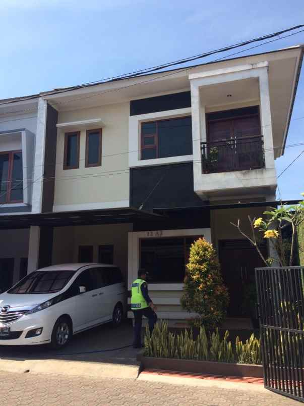 dijual rumah komplek alfa garden