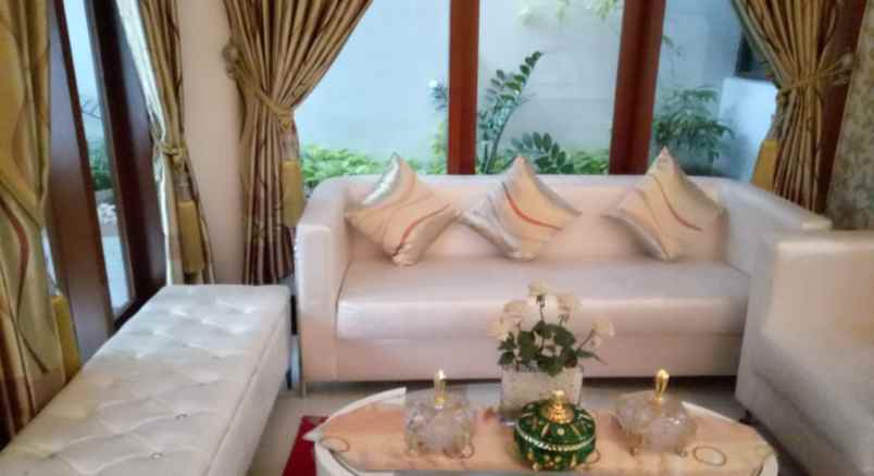 dijual rumah komplek billymoon pondok