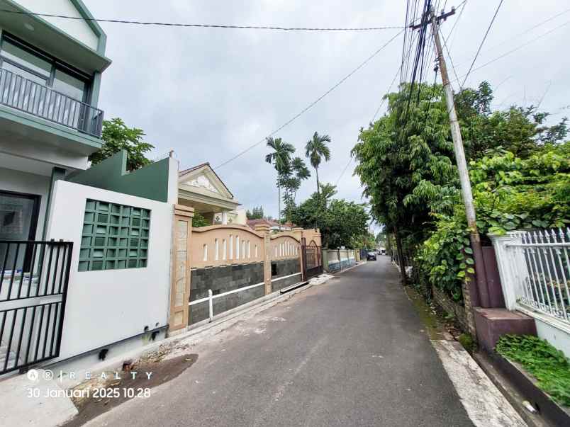 dijual rumah komplek cigadung