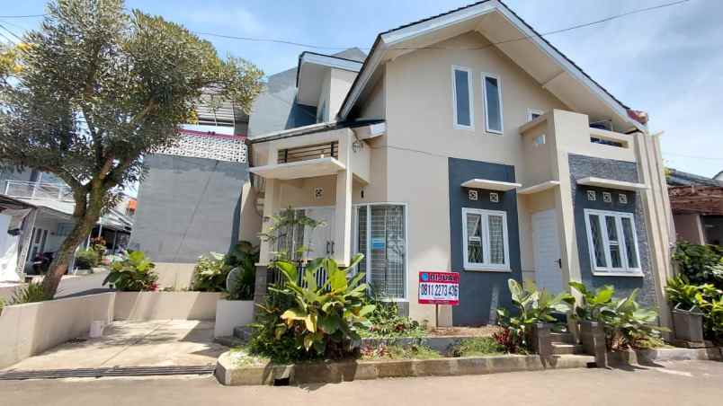 dijual rumah komplek cihanjuang