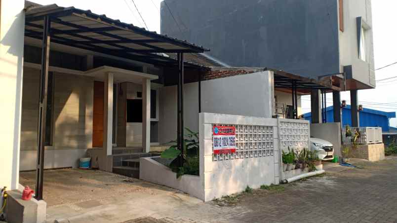 dijual rumah komplek cilame