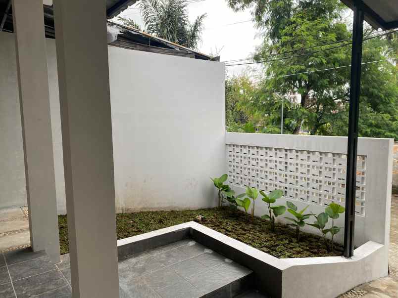 dijual rumah komplek cilame
