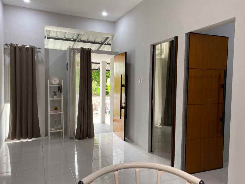 dijual rumah komplek cilame