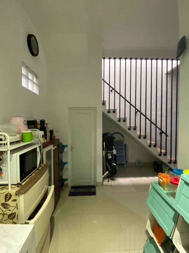 dijual rumah komplek elite puri dago