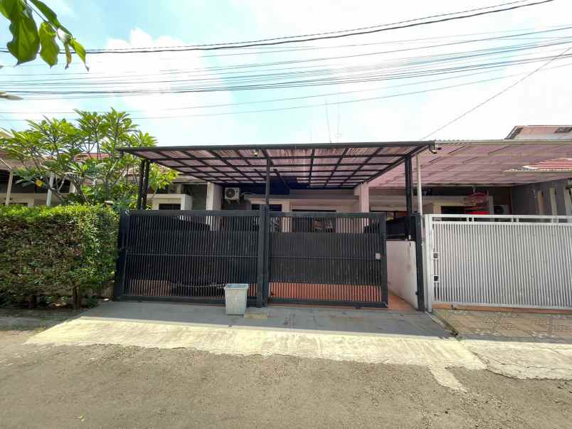 dijual rumah komplek elite puri dago