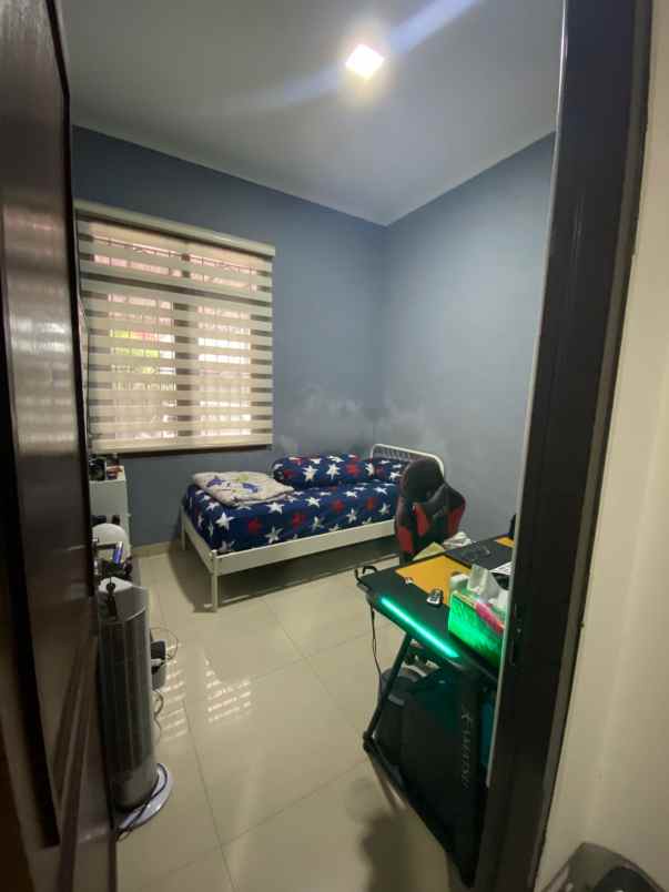 dijual rumah komplek elite puri dago