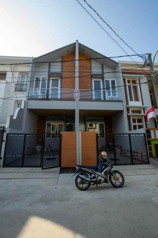 dijual rumah komplek gading imperial