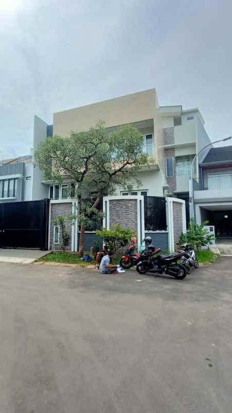 dijual rumah komplek gading pelangi