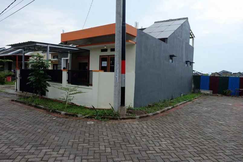 dijual rumah komplek grand imperial