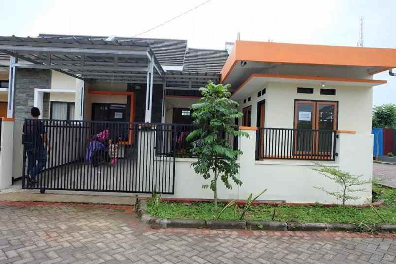 dijual rumah komplek grand imperial