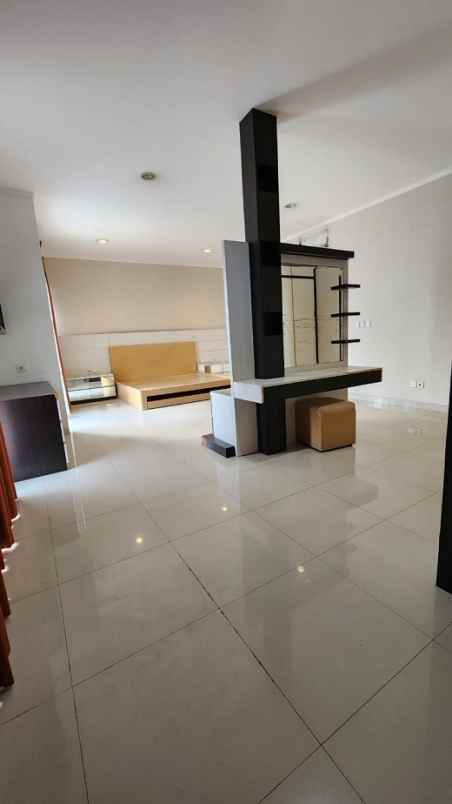 dijual rumah komplek grand orchard