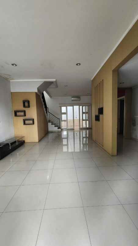 dijual rumah komplek grand orchard