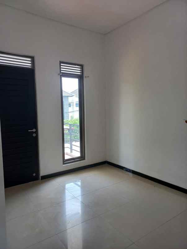 dijual rumah komplek grand sharon