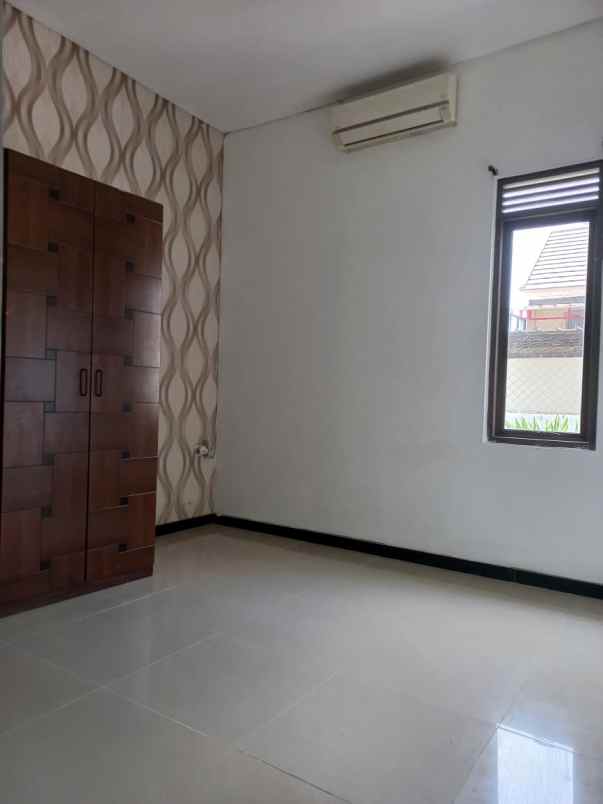 dijual rumah komplek grand sharon