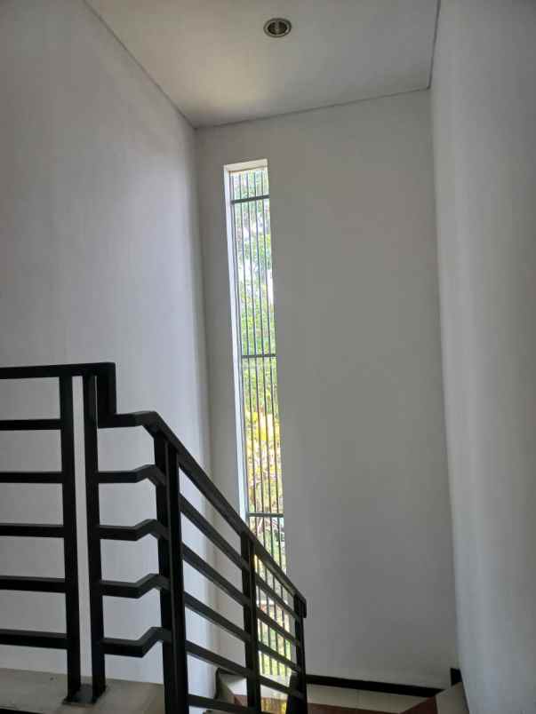 dijual rumah komplek grand sharon