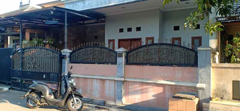 dijual rumah komplek mutiara antapani