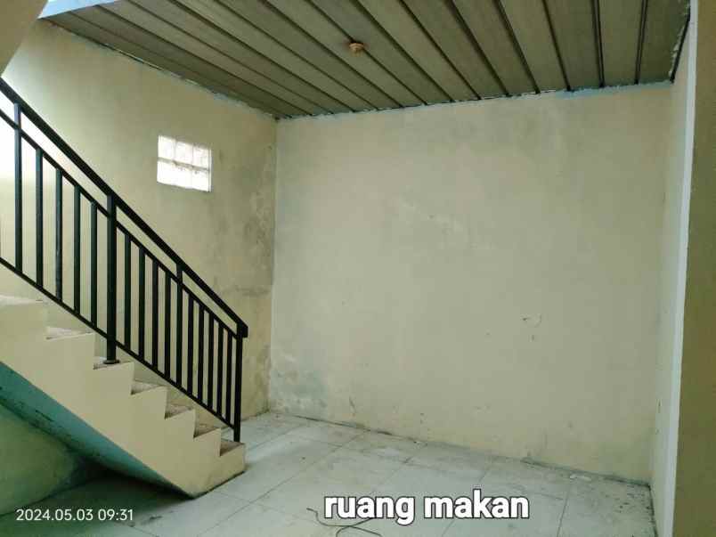 dijual rumah komplek perumahan green