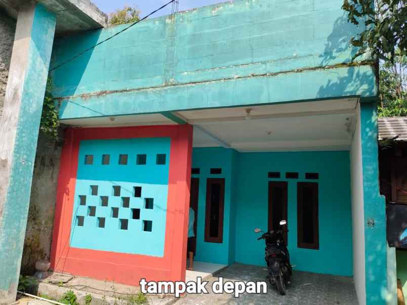 dijual rumah komplek perumahan green