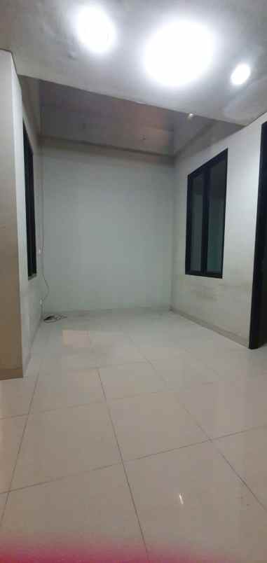 dijual rumah komplek pondok gading