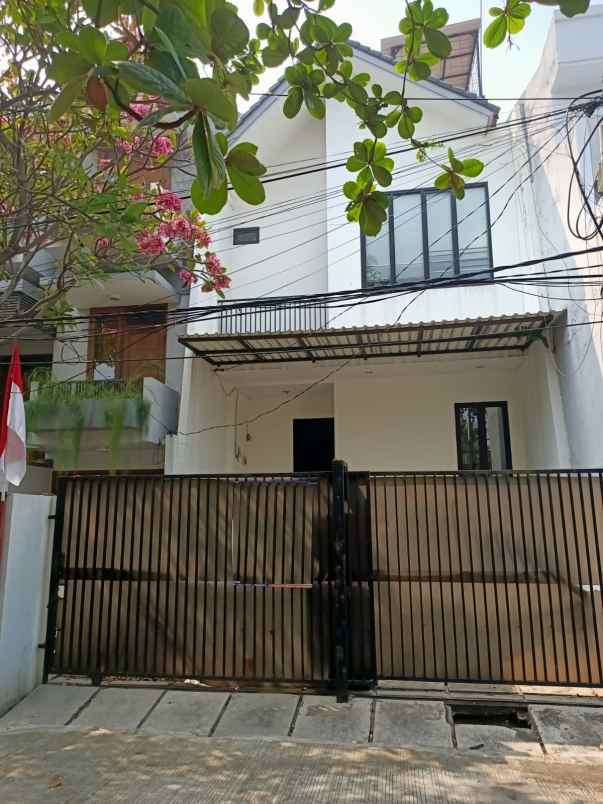 dijual rumah komplek pondok gading