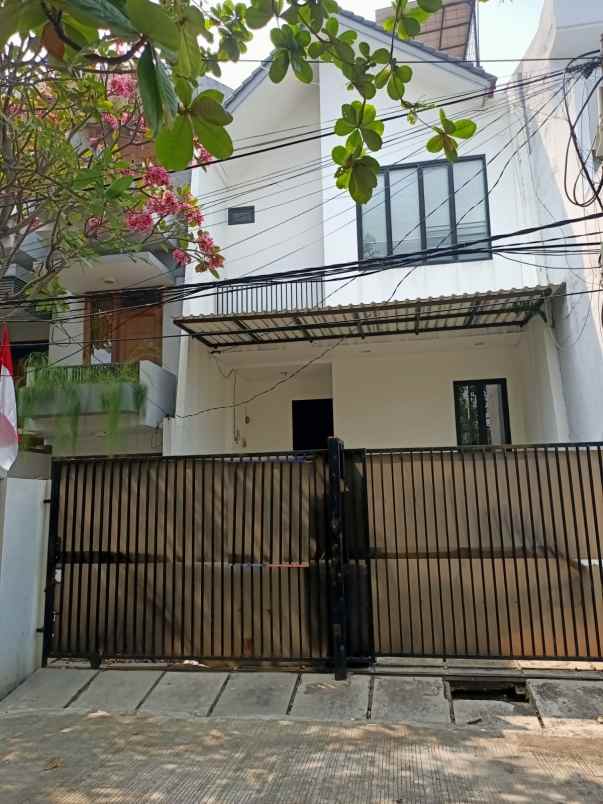 dijual rumah komplek pondok gading