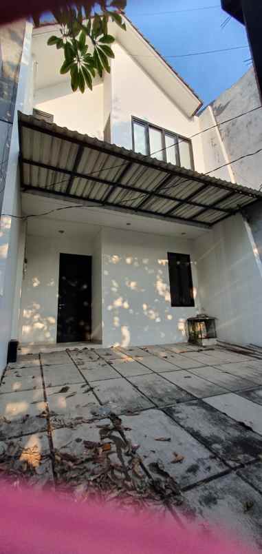 dijual rumah komplek pondok gading