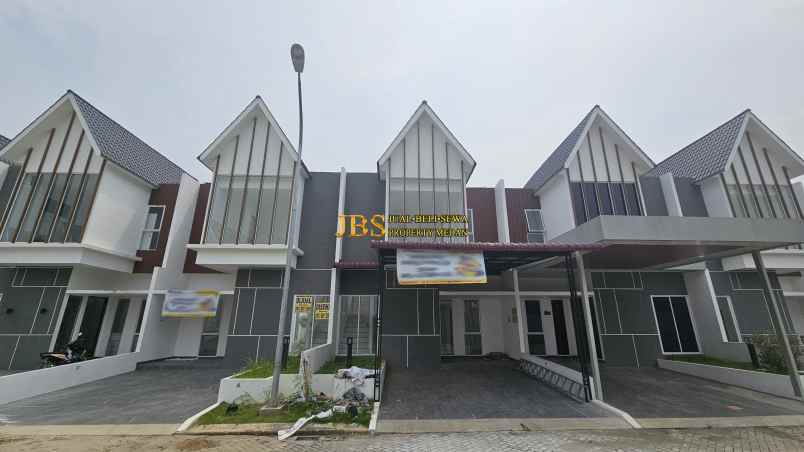 dijual rumah komplek royal sumatera