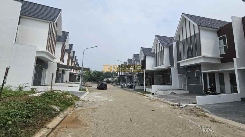 dijual rumah komplek royal sumatera