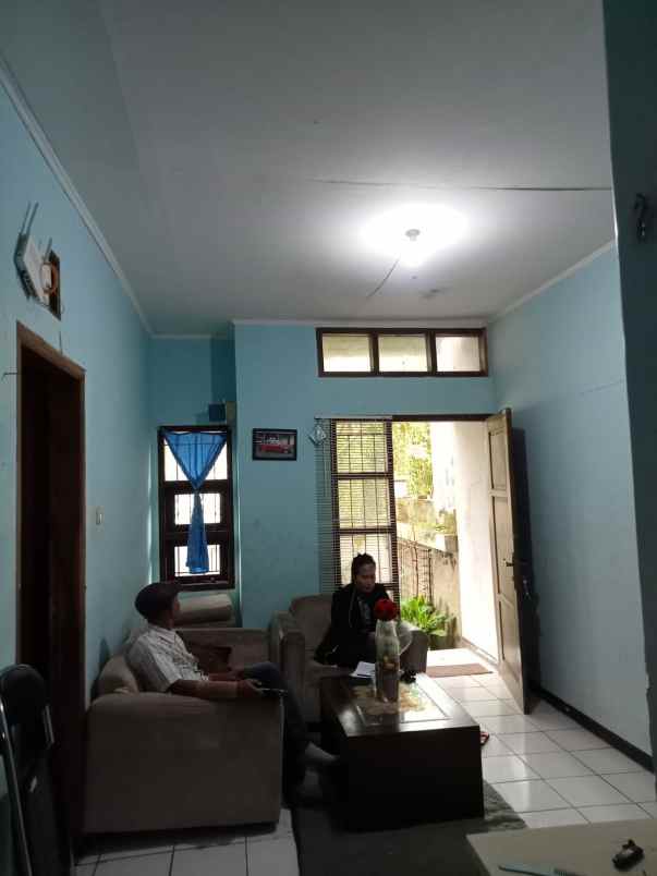 dijual rumah komplek sariwangi