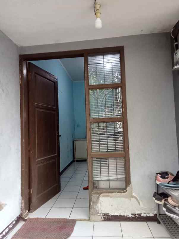 dijual rumah komplek sariwangi