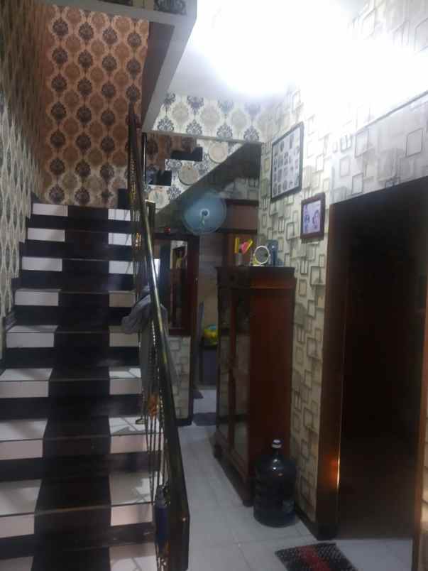 dijual rumah komplek sariwangi