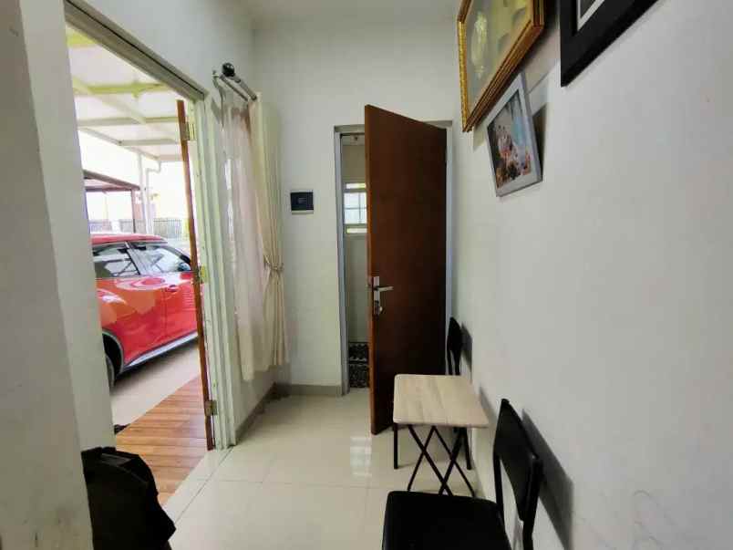 dijual rumah komplek sariwangi