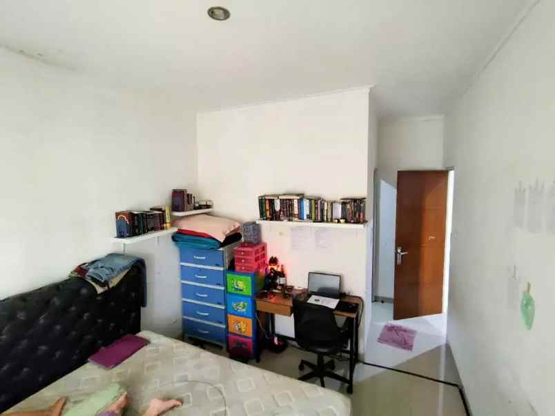 dijual rumah komplek sariwangi