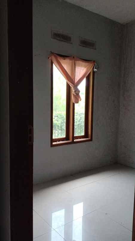 dijual rumah komplek sariwangi