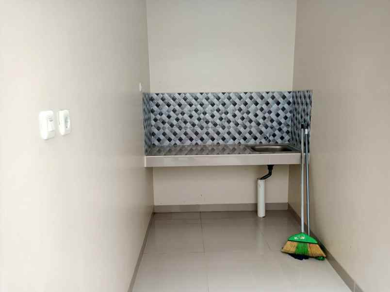 dijual rumah komplek sariwangi