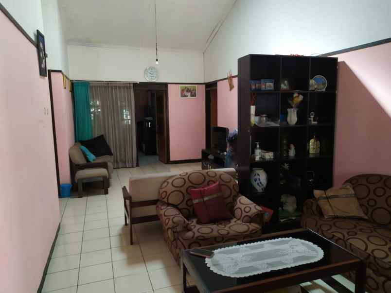 dijual rumah komplek venus barat