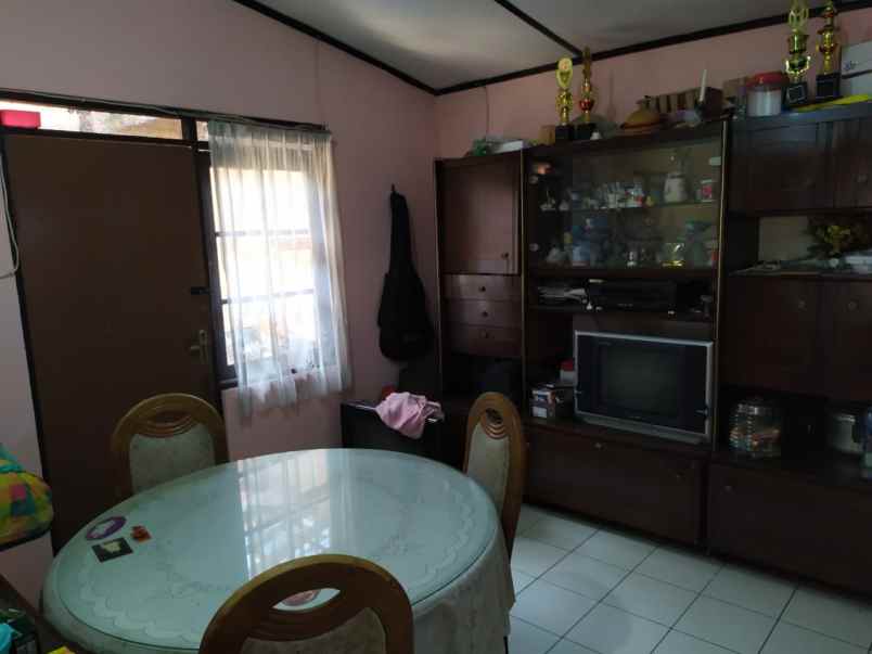 dijual rumah komplek venus barat