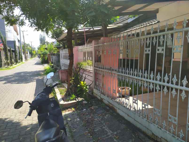 dijual rumah komplek venus barat