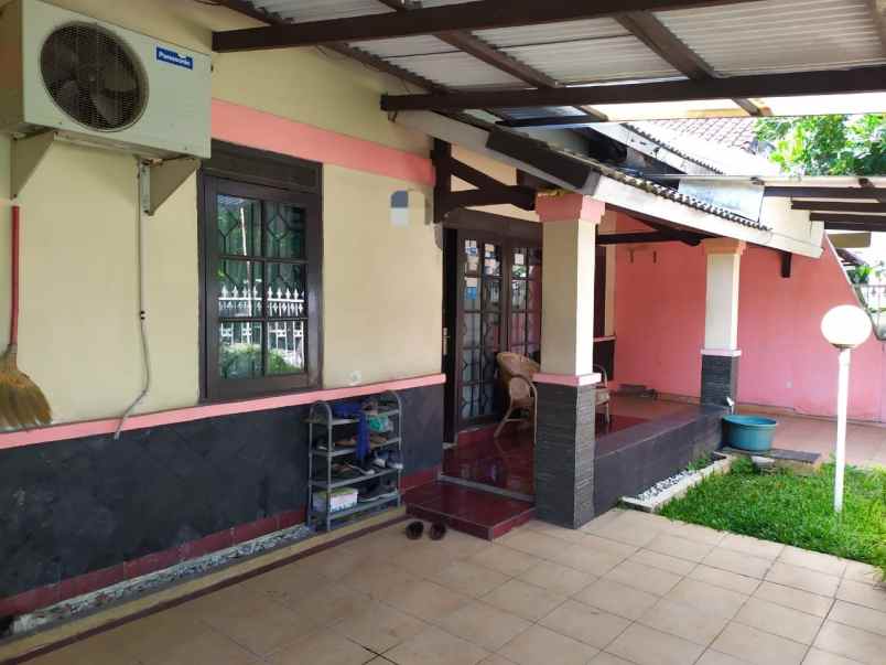 dijual rumah komplek venus barat