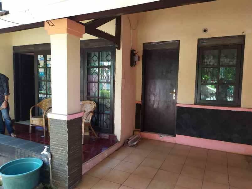 dijual rumah komplek venus barat