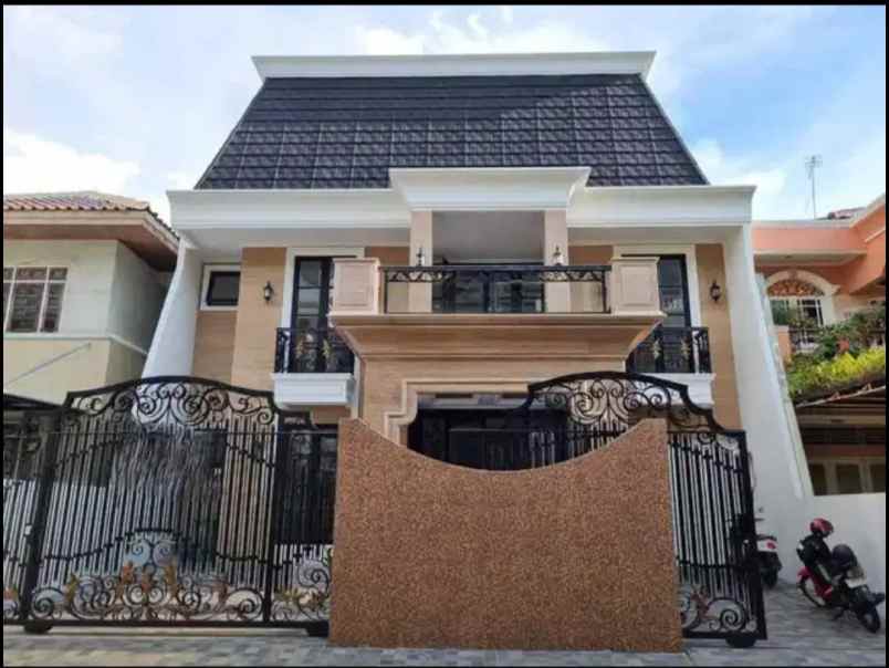 dijual rumah komplek villa gading indah