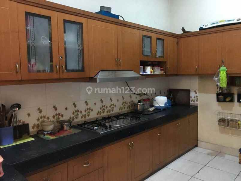 dijual rumah komplek villa permata