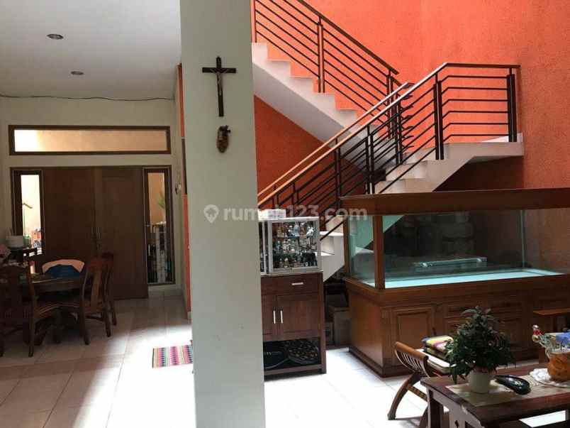 dijual rumah komplek villa permata