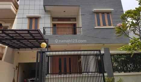 dijual rumah komplek villa permata