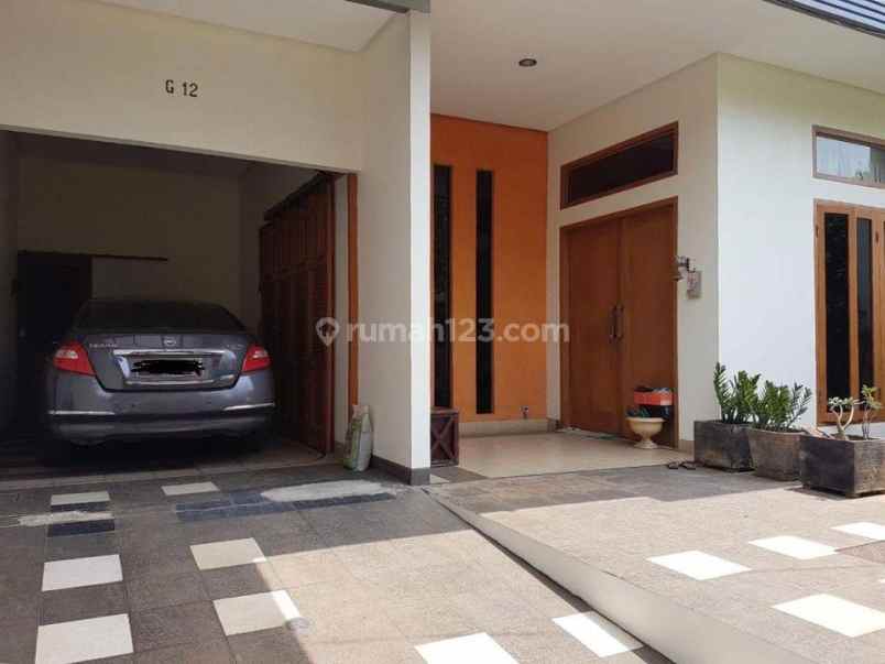 dijual rumah komplek villa permata