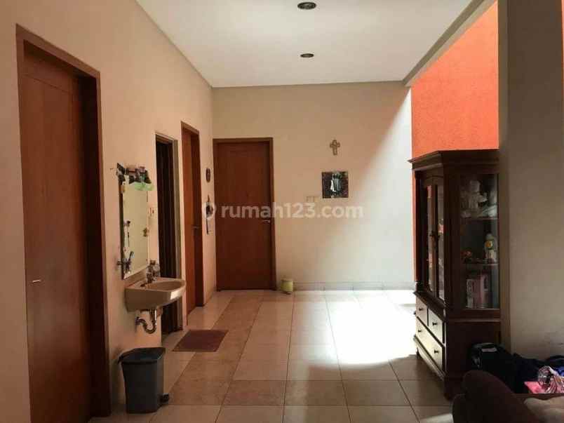 dijual rumah komplek villa permata