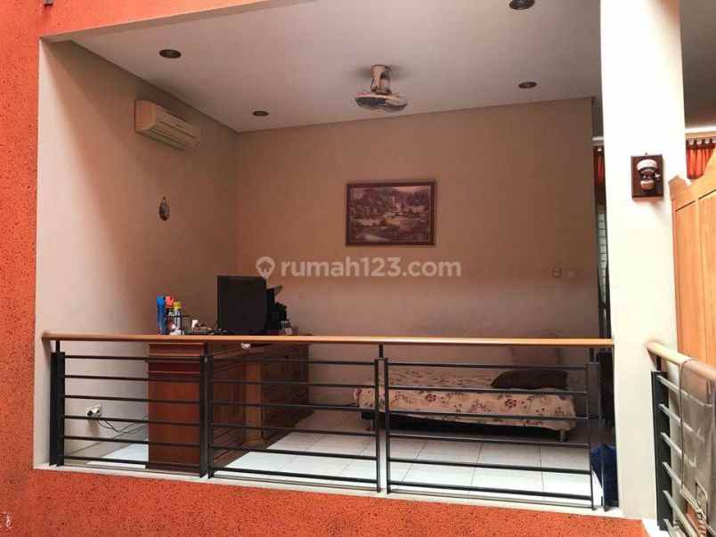 dijual rumah komplek villa permata