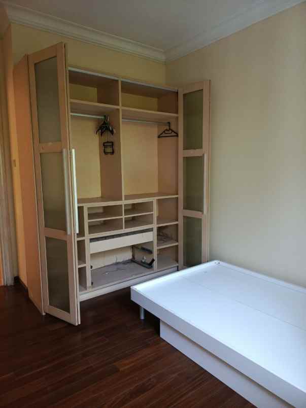 dijual rumah kota wisata