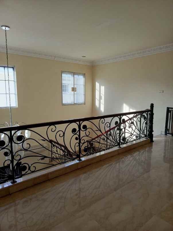 dijual rumah kota wisata