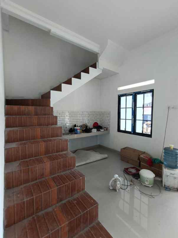 dijual rumah kp tengah kec kramat jati